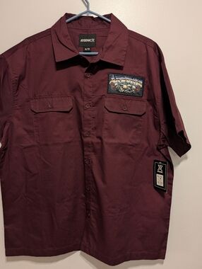 Men’s Short-Sleeve Button-Down Shirt in Maroon